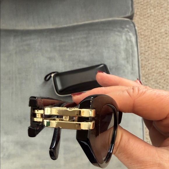 2/25.00 Commense Black Sunglasses with Gold Accents - Picture 2 of 4